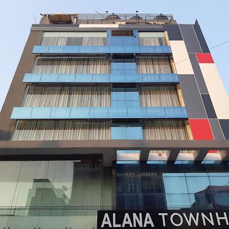 Alana Townhouse Hotel Vijayawada Bagian luar foto