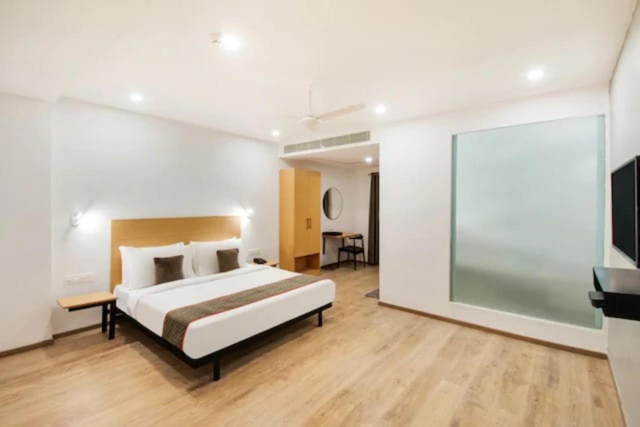 Alana Townhouse Hotel Vijayawada Bagian luar foto
