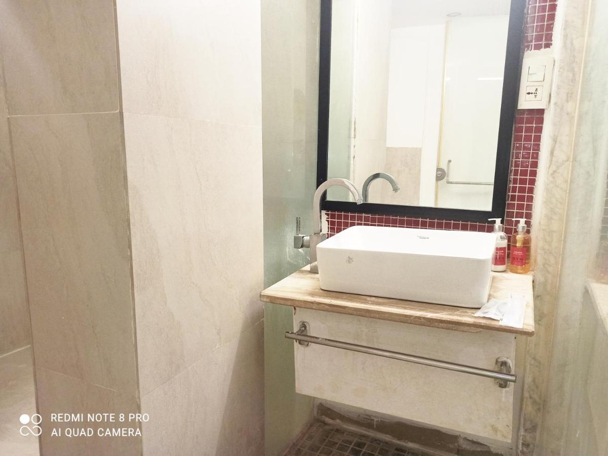 Alana Townhouse Hotel Vijayawada Bagian luar foto