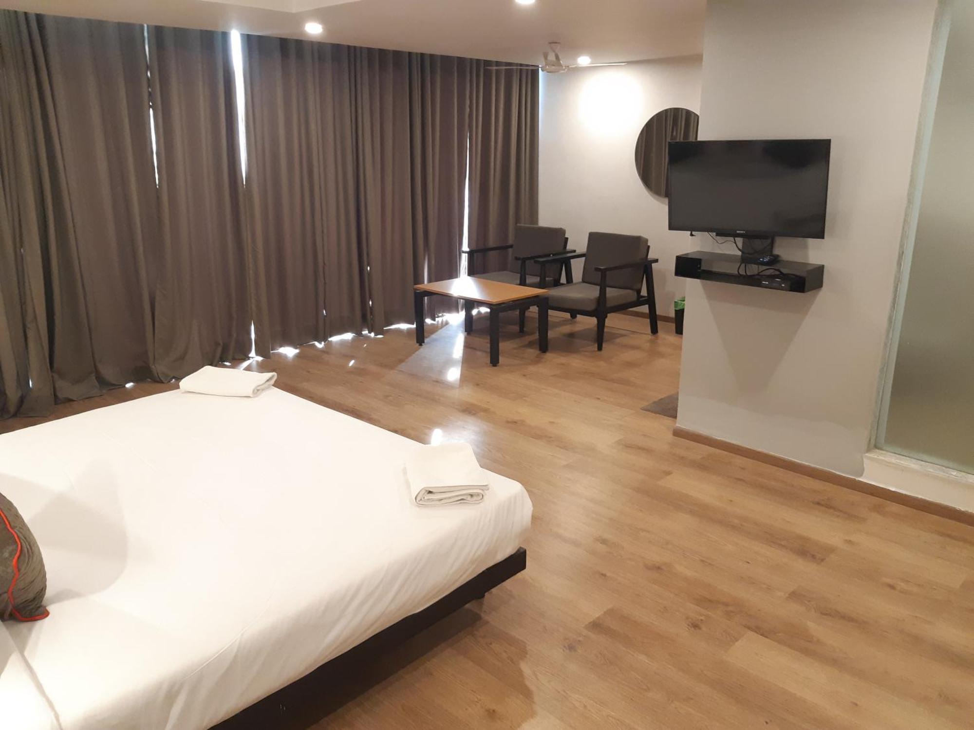 Alana Townhouse Hotel Vijayawada Bagian luar foto